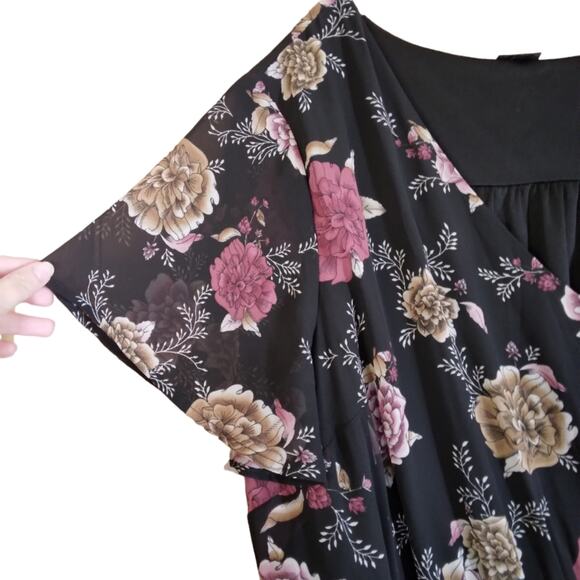 Torrid Floral V Neck Ruched Dress size 4 - Picture 6 of 11